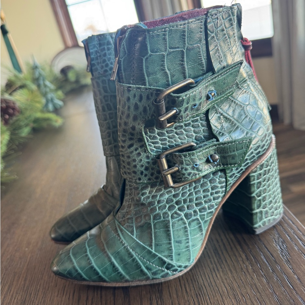 Freebird Turquoise Joey Size 7